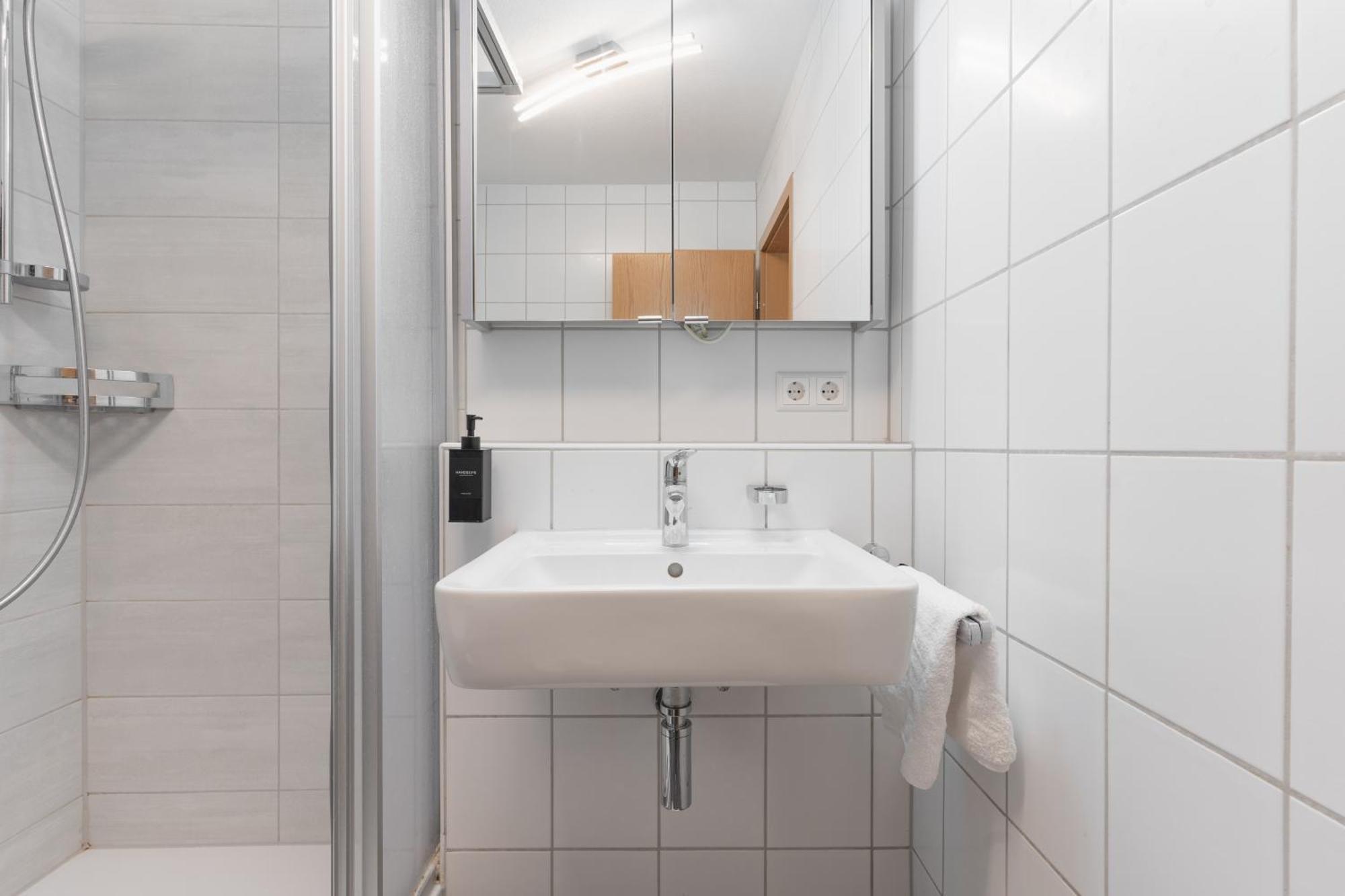 Untersee-Suite Istayunixi Seenaehe-Terrasse-Workspace-Netflix-Parkplatz ราดอล์ฟเซลล์ อัม โบเดนซี ภายนอก รูปภาพ