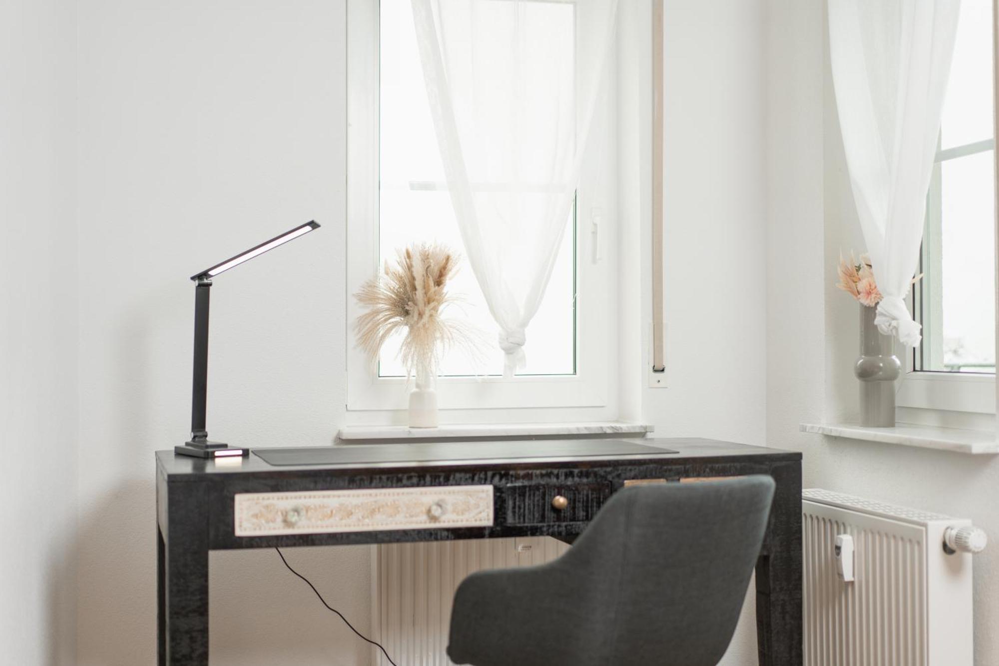 Untersee-Suite Istayunixi Seenaehe-Terrasse-Workspace-Netflix-Parkplatz ราดอล์ฟเซลล์ อัม โบเดนซี ภายนอก รูปภาพ